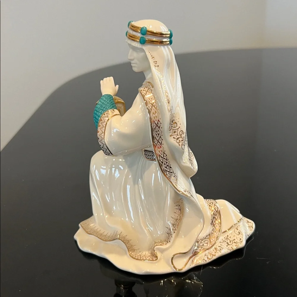 Lenox First Blessing Nativity - Melchior - Picture 4 of 16